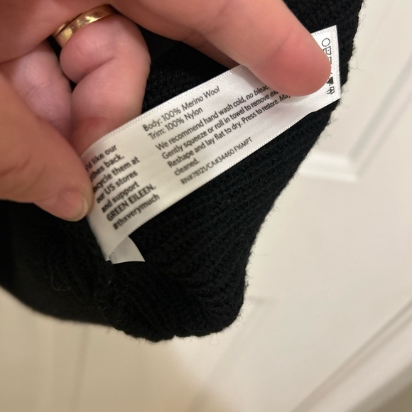 Eileen Fisher Black Sleeveless Merino Wool Puffer Vest SMALL - Picture 8 of 8